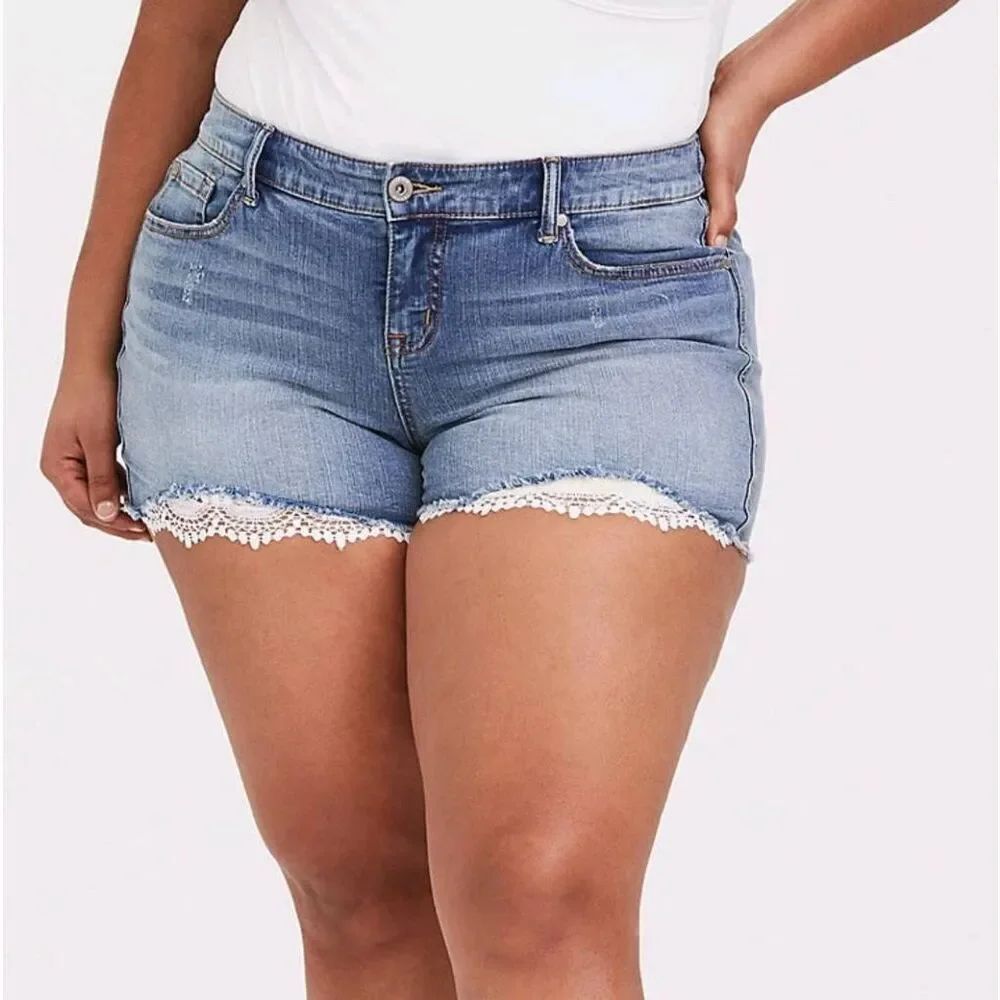 Torrid Skinny Short Shorts Stretch Medium Wash Crochet Lace Hem Plus 14 EUC Boho